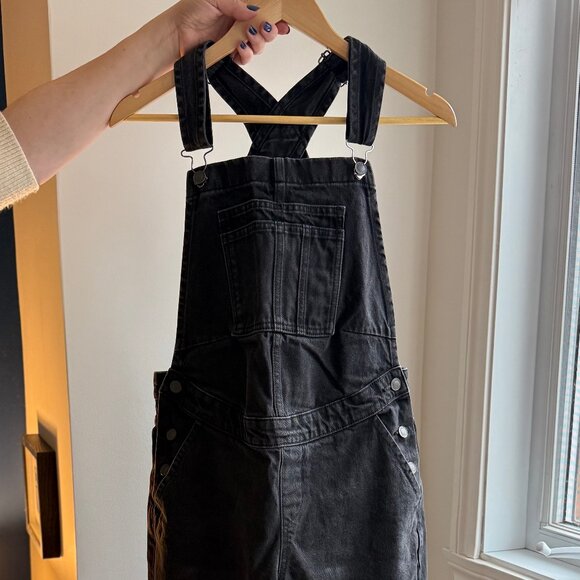 ASOS DESIGN Maternity denim overalls in black - Picture 2 of 5